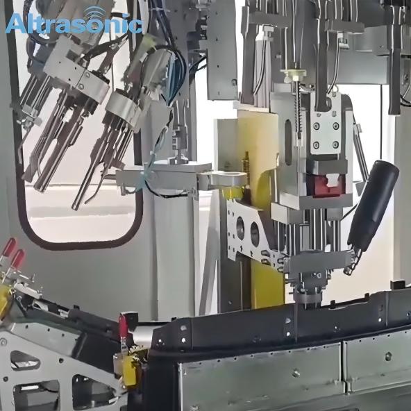Automated ultrasonic multi-head welding machine